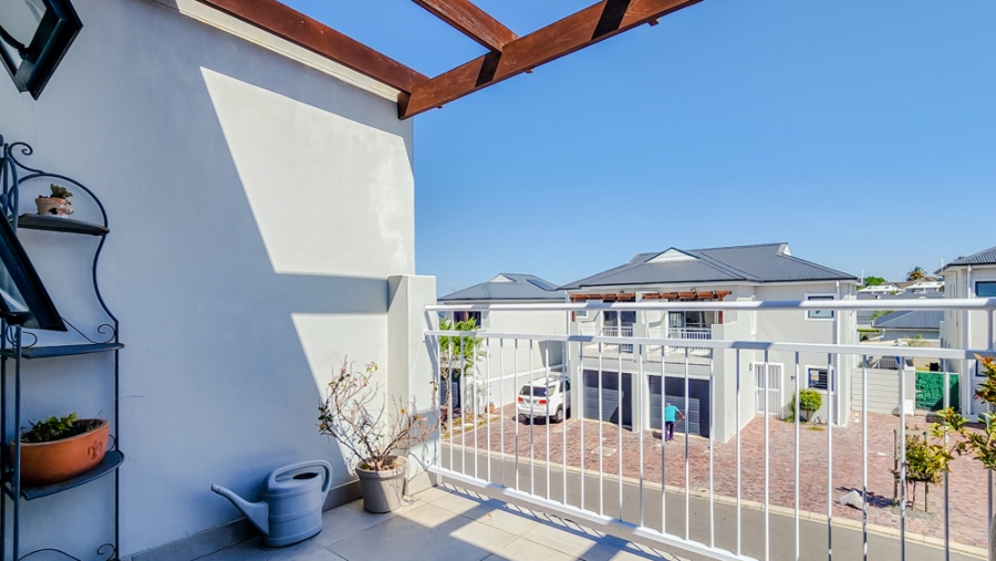 To Let 3 Bedroom Property for Rent in Protea Heights Western Cape